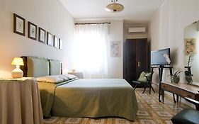 Mimi Rooms
